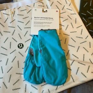 NWT Lululemon Run For It All Hooded Gloves, M/L, Electric Turquoise/Gull Grey